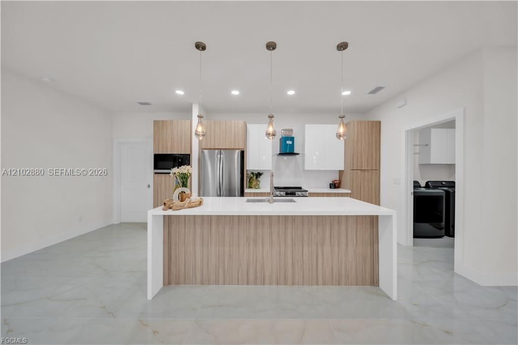 На продажу: $369,900 (3 спален, 2 ванн, 1480 Квадратных фут)