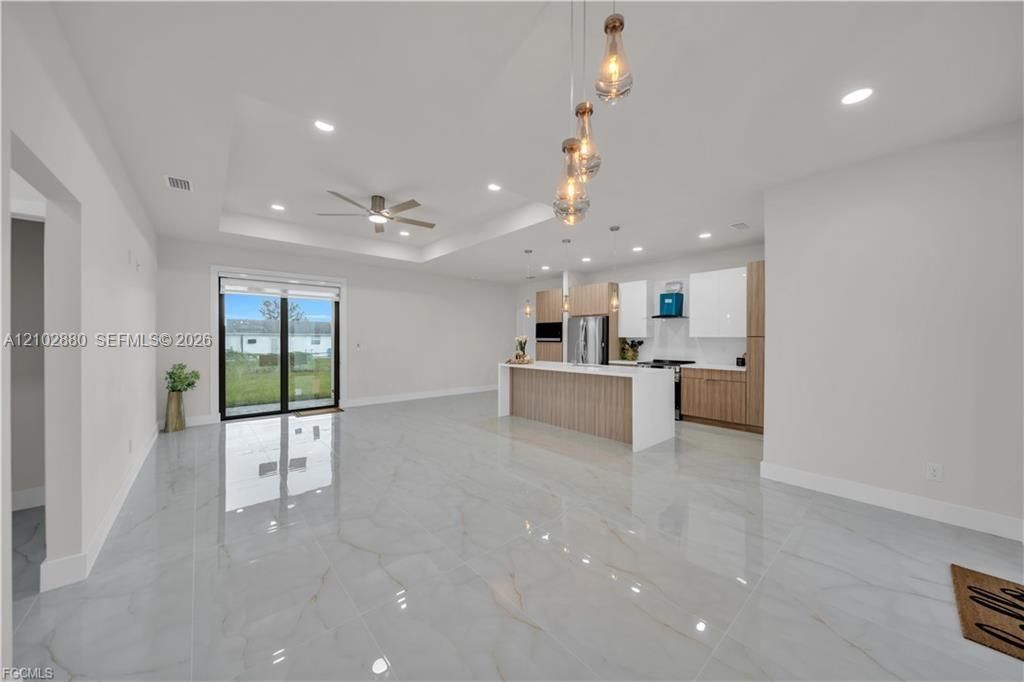 На продажу: $369,900 (3 спален, 2 ванн, 1480 Квадратных фут)