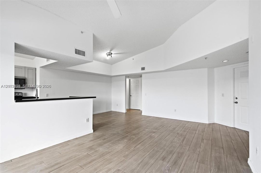 В аренду: $2,600 (3 спален, 2 ванн, 1247 Квадратных фут)