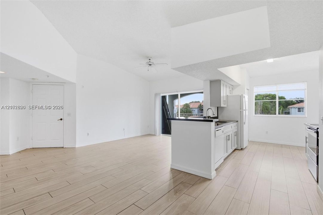 В аренду: $2,600 (3 спален, 2 ванн, 1247 Квадратных фут)