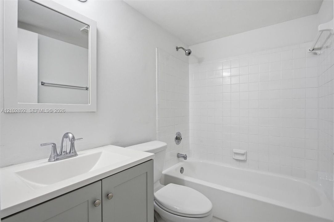 В аренду: $1,900 (2 спален, 2 ванн, 840 Квадратных фут)