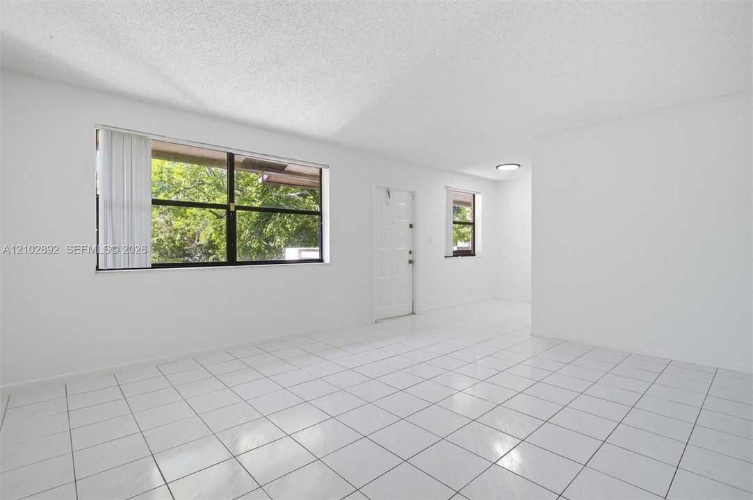 В аренду: $1,900 (2 спален, 2 ванн, 840 Квадратных фут)