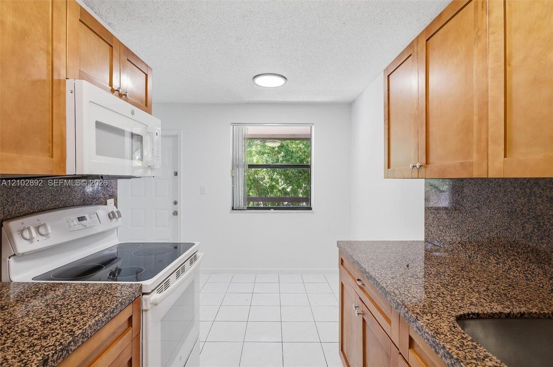 В аренду: $1,900 (2 спален, 2 ванн, 840 Квадратных фут)