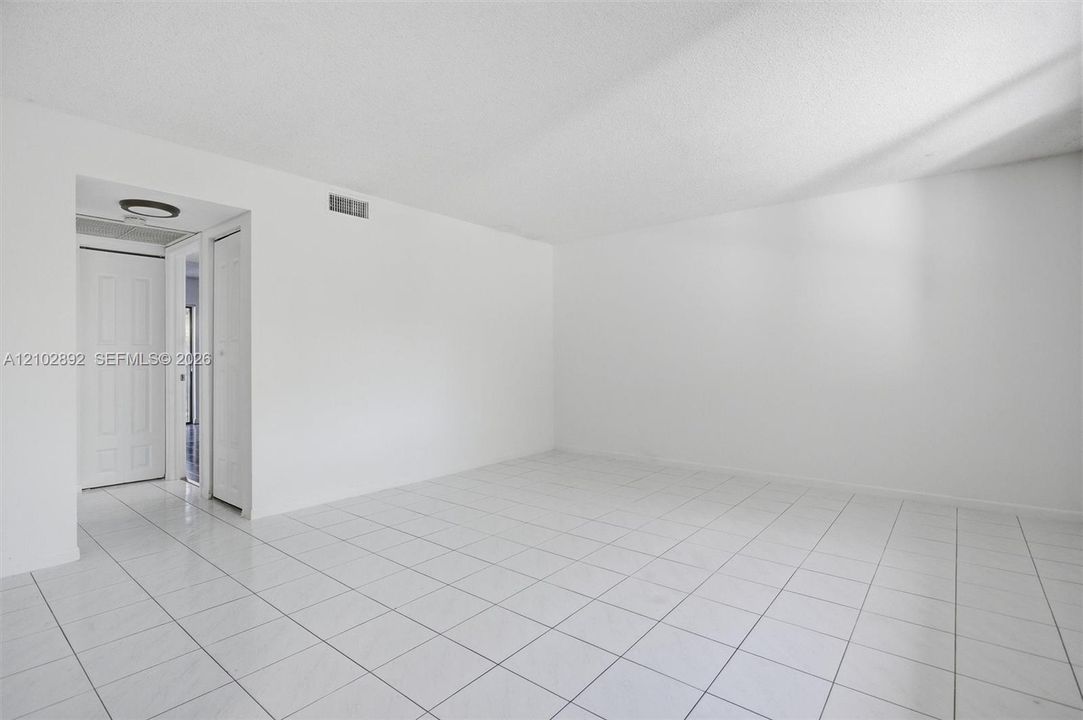 В аренду: $1,900 (2 спален, 2 ванн, 840 Квадратных фут)