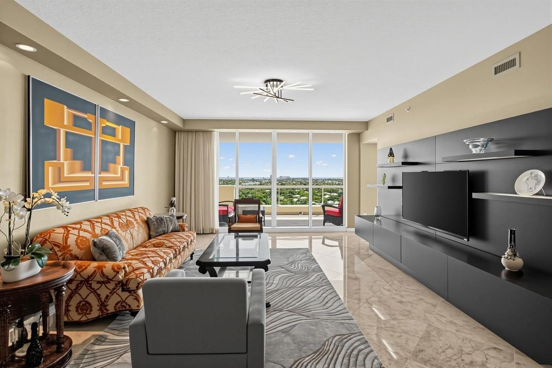 34_411_N_New_River_Dr_E-Living_room-1354