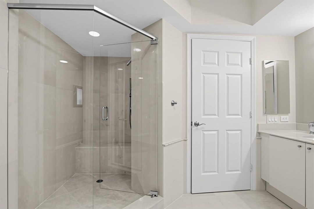 69_411_N_New_River_Dr_E-Bathroom-1420