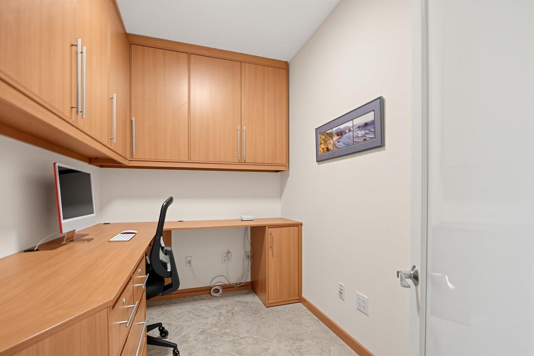 77_411_N_New_River_Dr_E-Office-1442