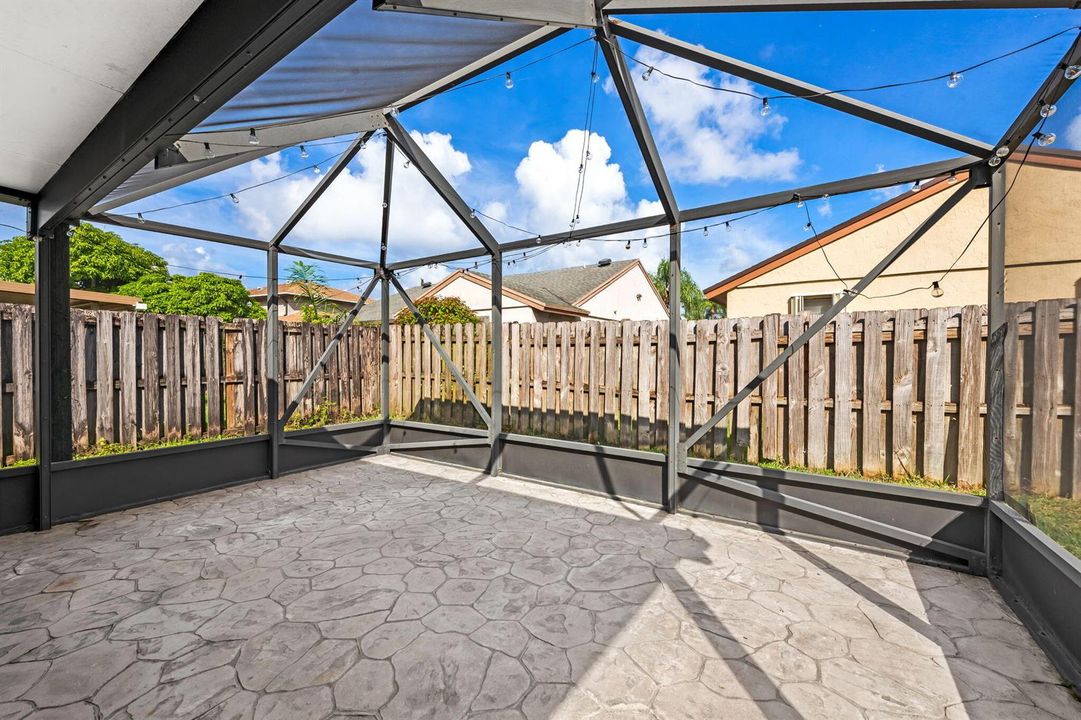 Screened-In Porch