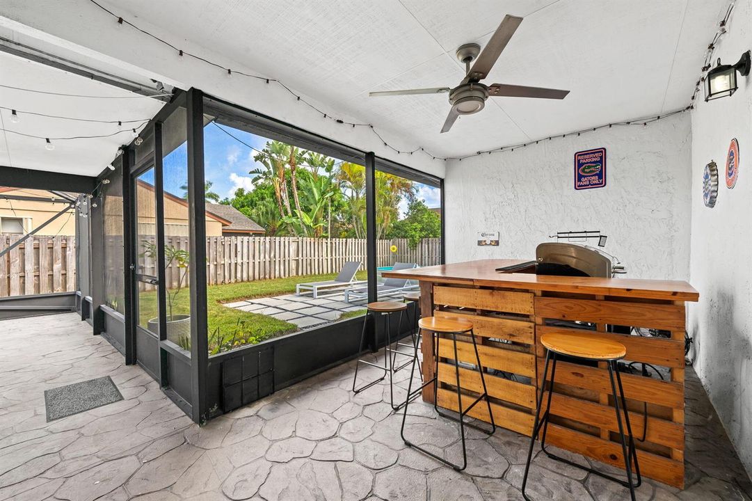 Screened-In Porch