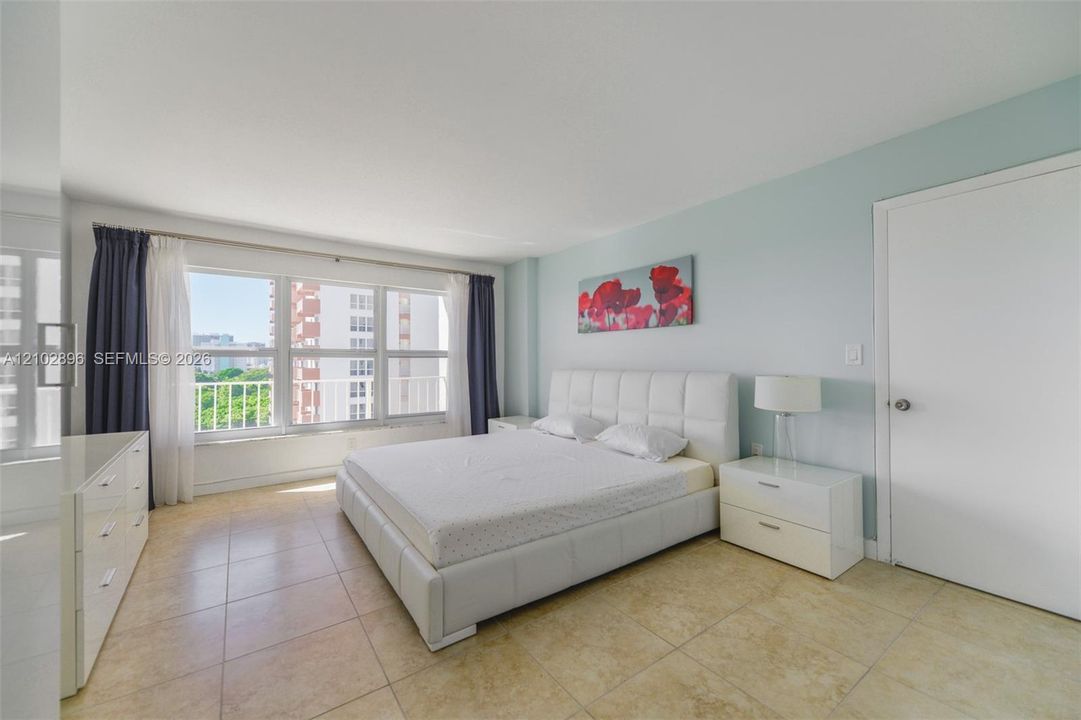 В аренду: $2,300 (1 спален, 1 ванн, 846 Квадратных фут)