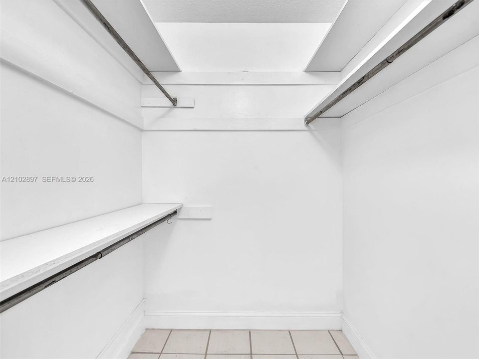For Sale: $130,000 (1 beds, 1 baths, 775 Square Feet)