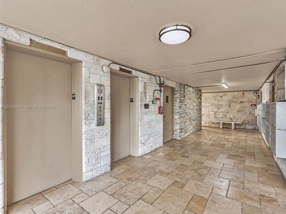 For Sale: $130,000 (1 beds, 1 baths, 775 Square Feet)