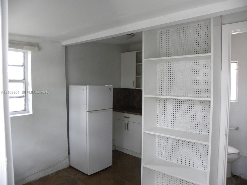For Rent: $925 (0 beds, 1 baths, 210 Square Feet)
