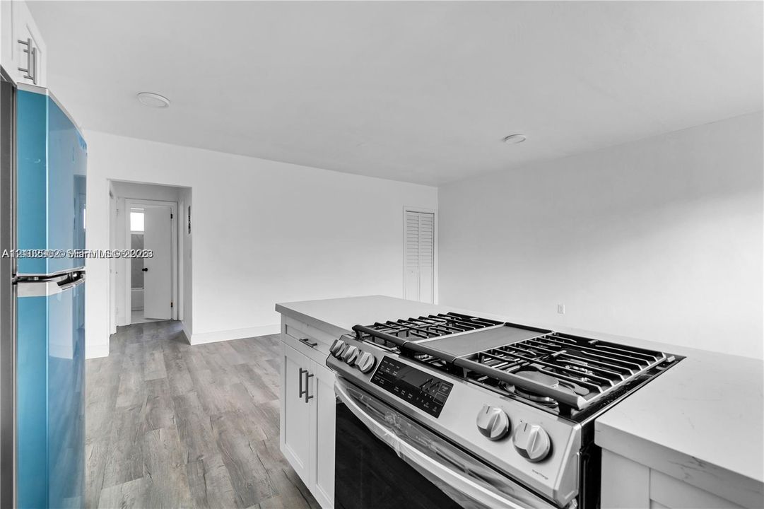 For Rent: $1,650 (1 beds, 1 baths, 700 Square Feet)