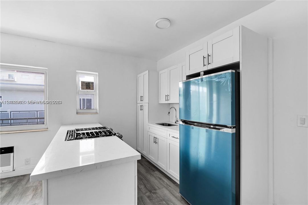 For Rent: $1,650 (1 beds, 1 baths, 700 Square Feet)