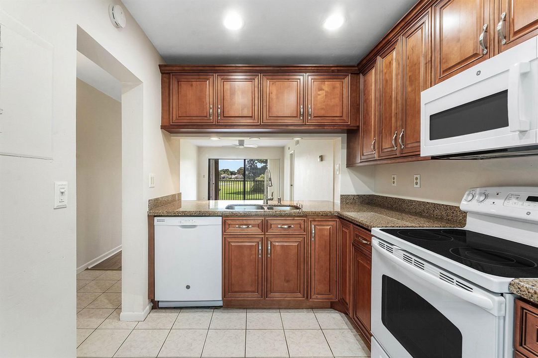 005-12970BriarlakeDrive-204-PalmBeachGar