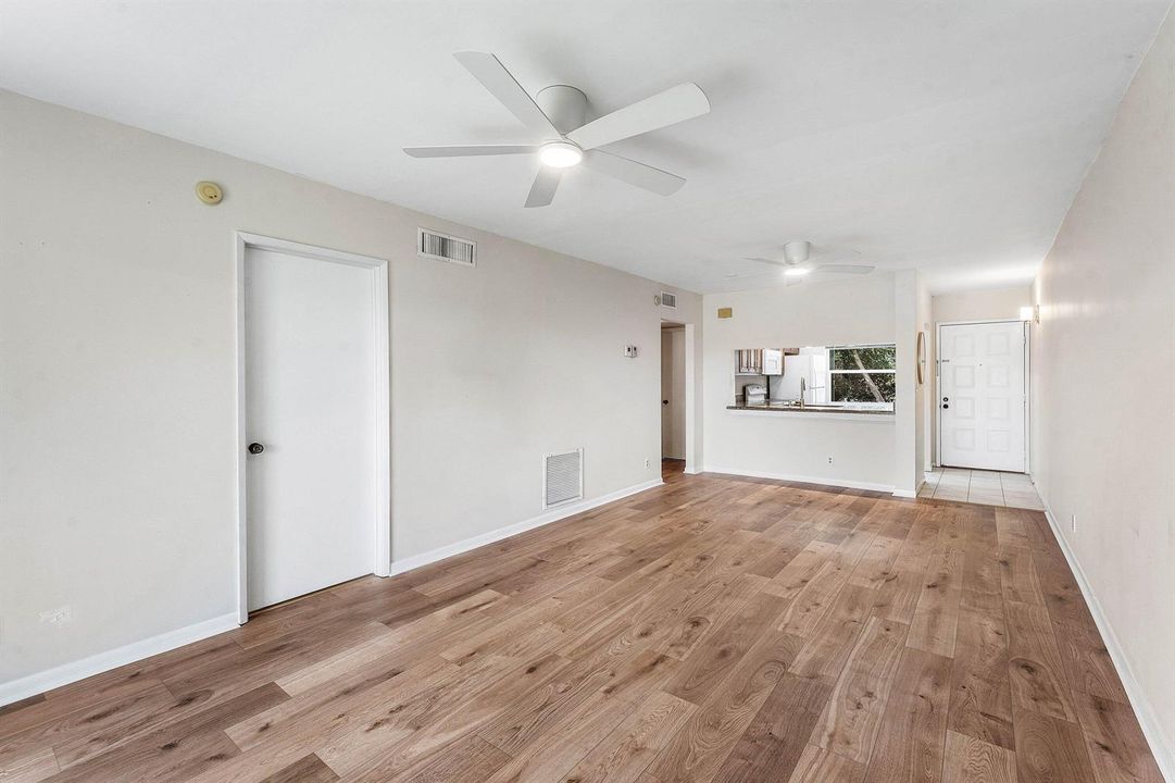 007-12970BriarlakeDrive-204-PalmBeachGar