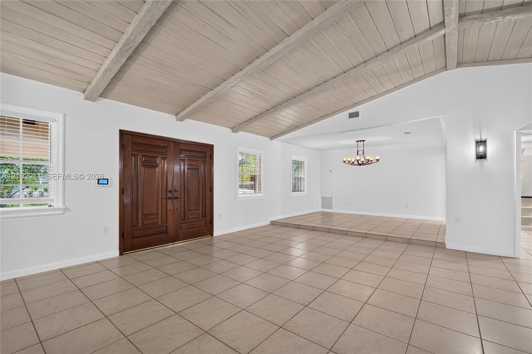 En Renta: $6,900 (4 camas, 2 baños, 2592 Pies cuadrados)