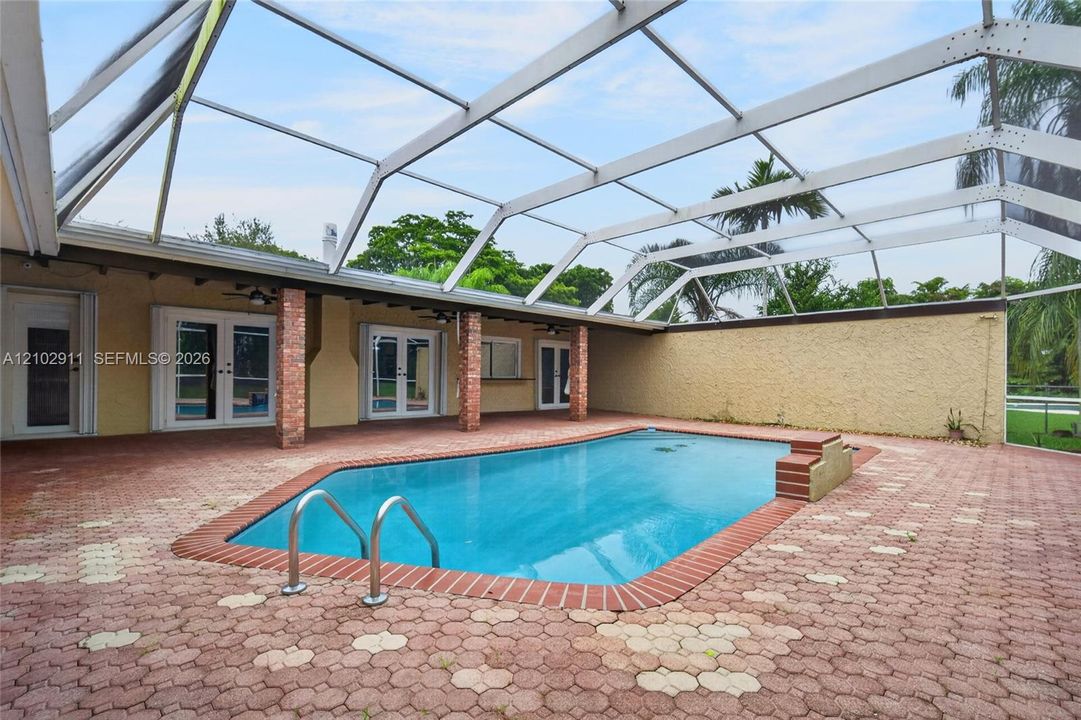 En Renta: $6,900 (4 camas, 2 baños, 2592 Pies cuadrados)