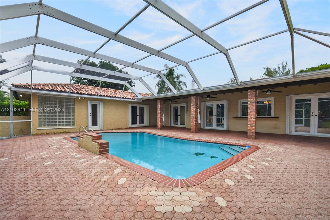 En Renta: $6,900 (4 camas, 2 baños, 2592 Pies cuadrados)
