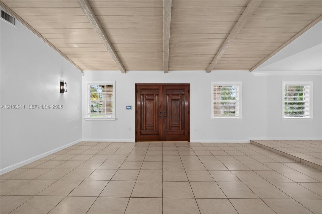 En Renta: $6,900 (4 camas, 2 baños, 2592 Pies cuadrados)