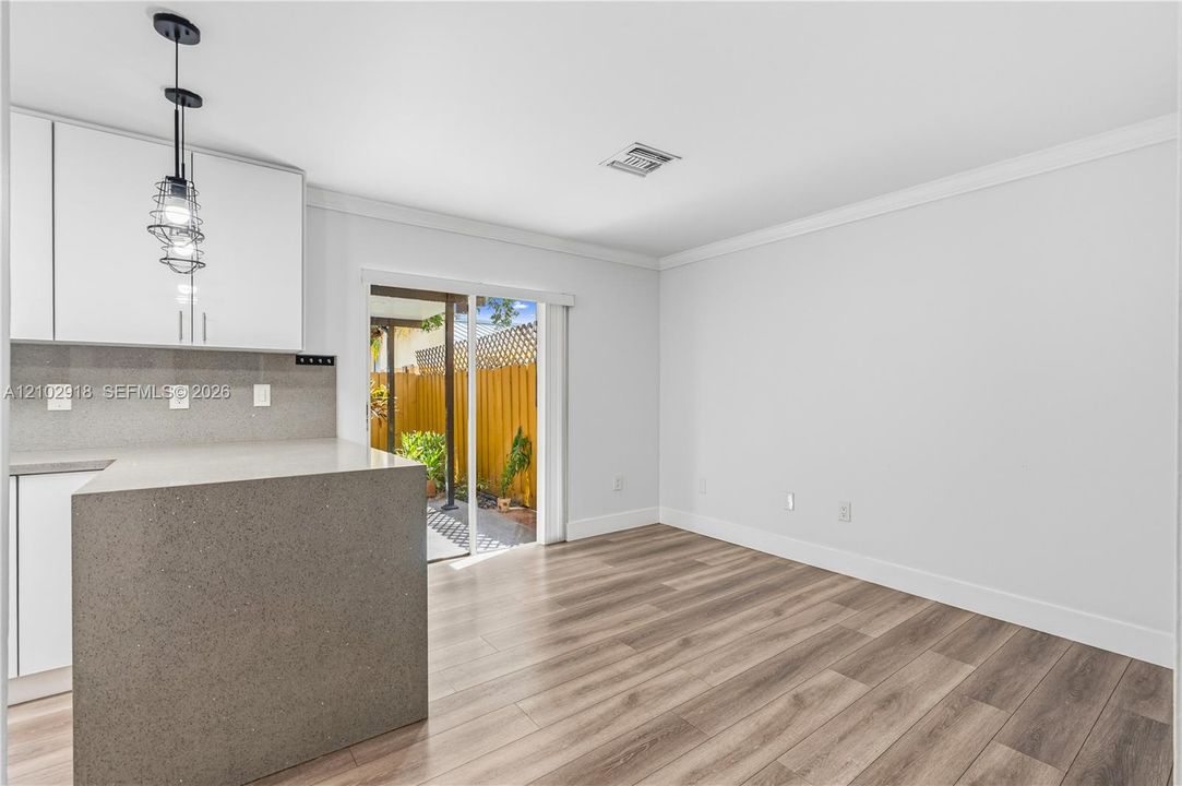 En Venta: $419,000 (4 camas, 3 baños, 1580 Pies cuadrados)