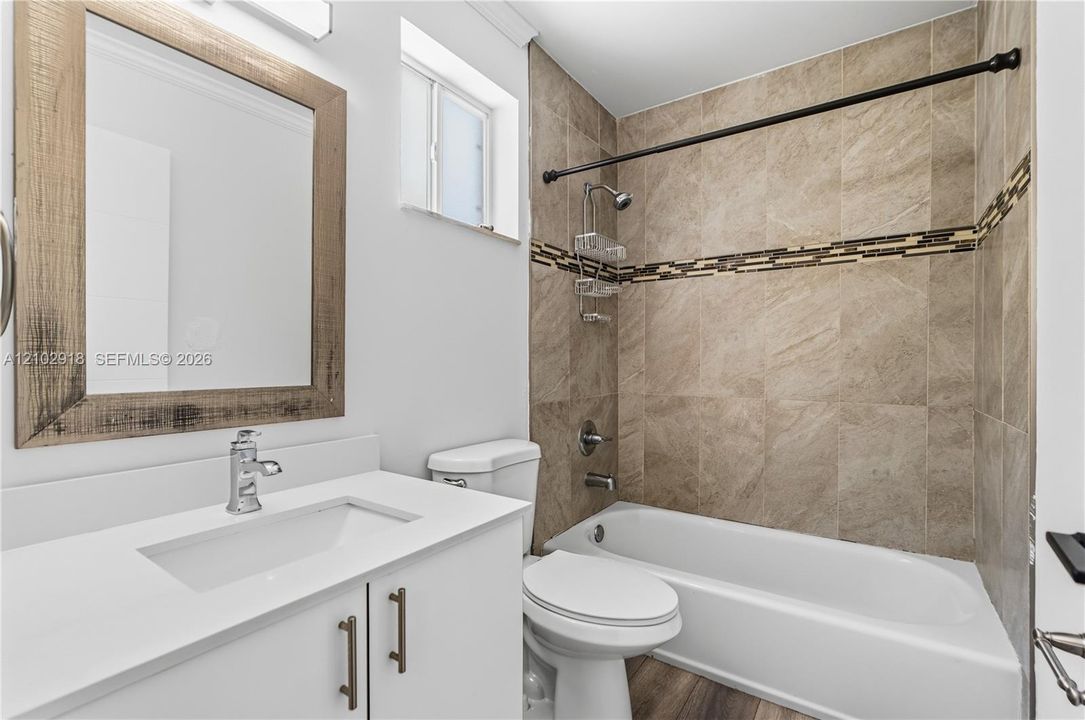 En Venta: $419,000 (4 camas, 3 baños, 1580 Pies cuadrados)