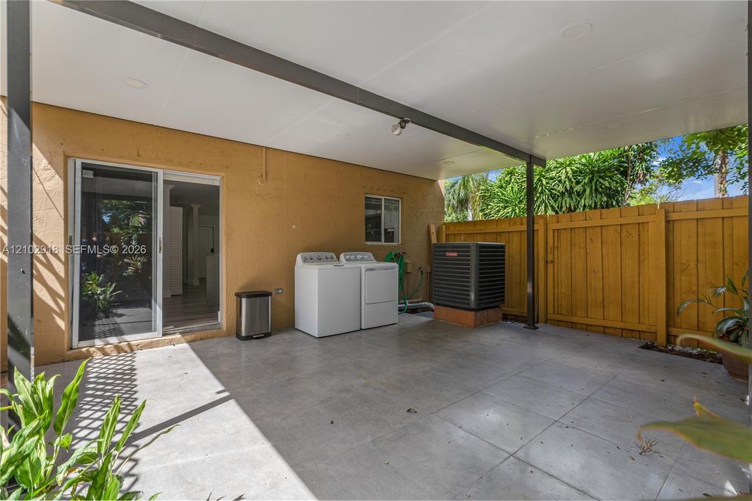 En Venta: $419,000 (4 camas, 3 baños, 1580 Pies cuadrados)