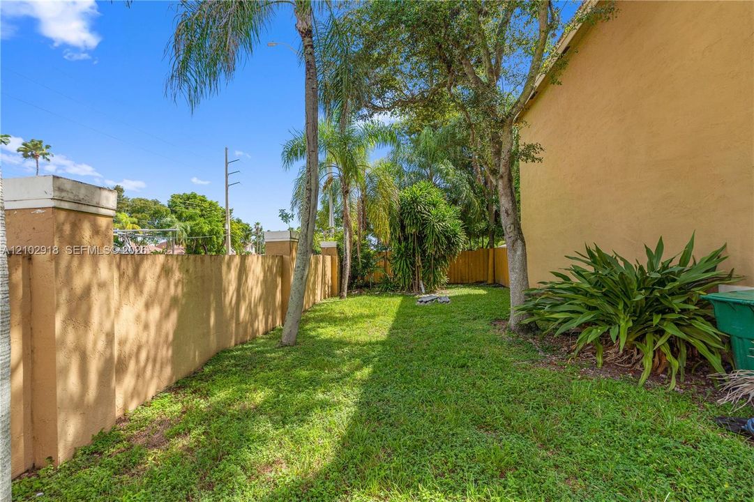 En Venta: $419,000 (4 camas, 3 baños, 1580 Pies cuadrados)