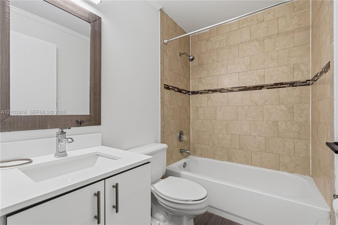 En Venta: $419,000 (4 camas, 3 baños, 1580 Pies cuadrados)