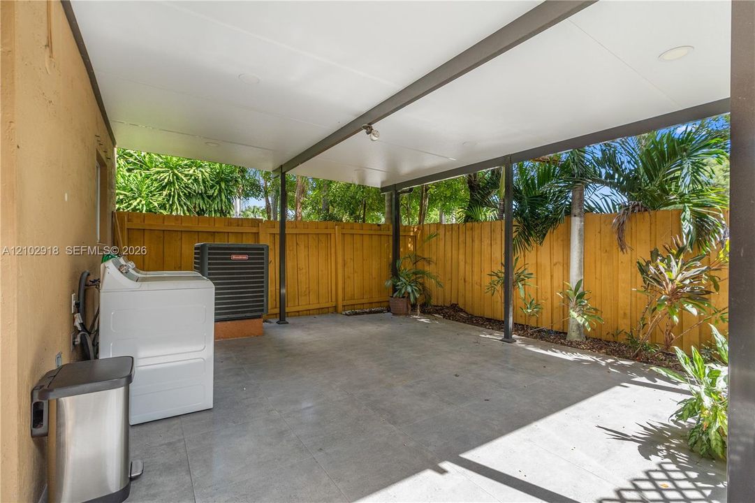 En Venta: $419,000 (4 camas, 3 baños, 1580 Pies cuadrados)