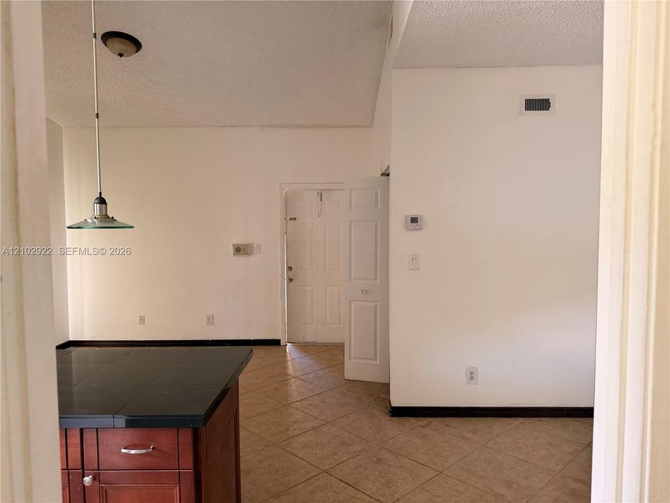For Rent: $2,000 (2 beds, 2 baths, 807 Square Feet)