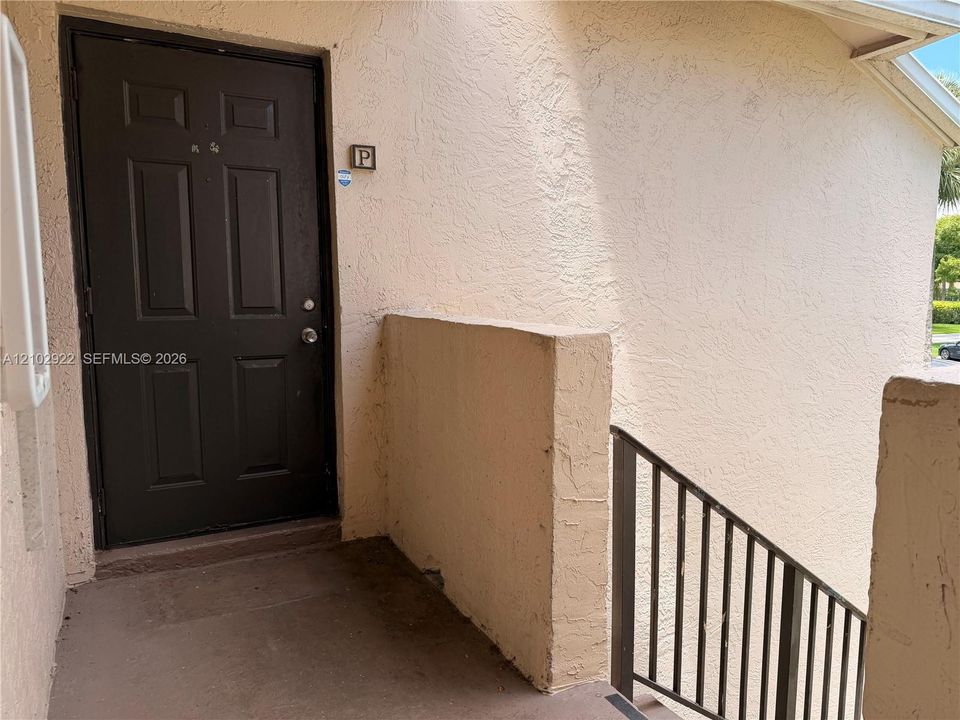 For Rent: $2,000 (2 beds, 2 baths, 807 Square Feet)