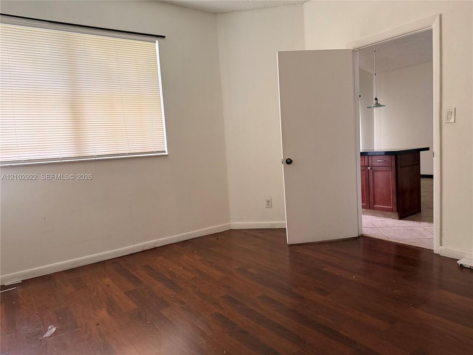 For Rent: $2,000 (2 beds, 2 baths, 807 Square Feet)