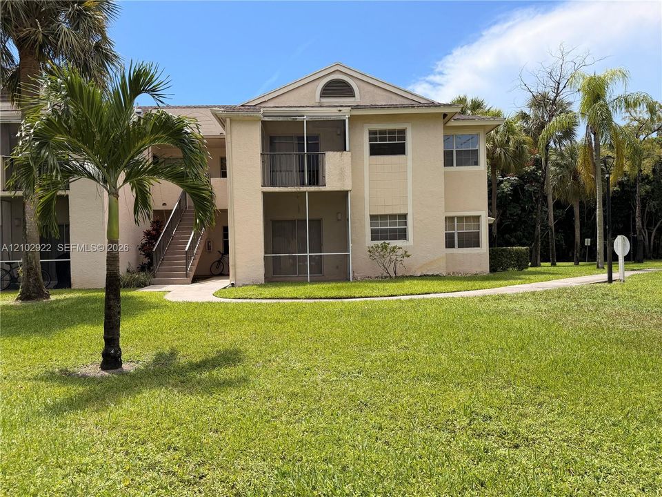 For Rent: $2,000 (2 beds, 2 baths, 807 Square Feet)