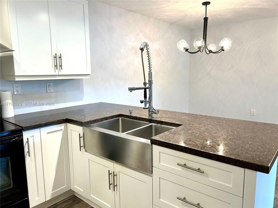 В аренду: $2,400 (2 спален, 2 ванн, 944 Квадратных фут)