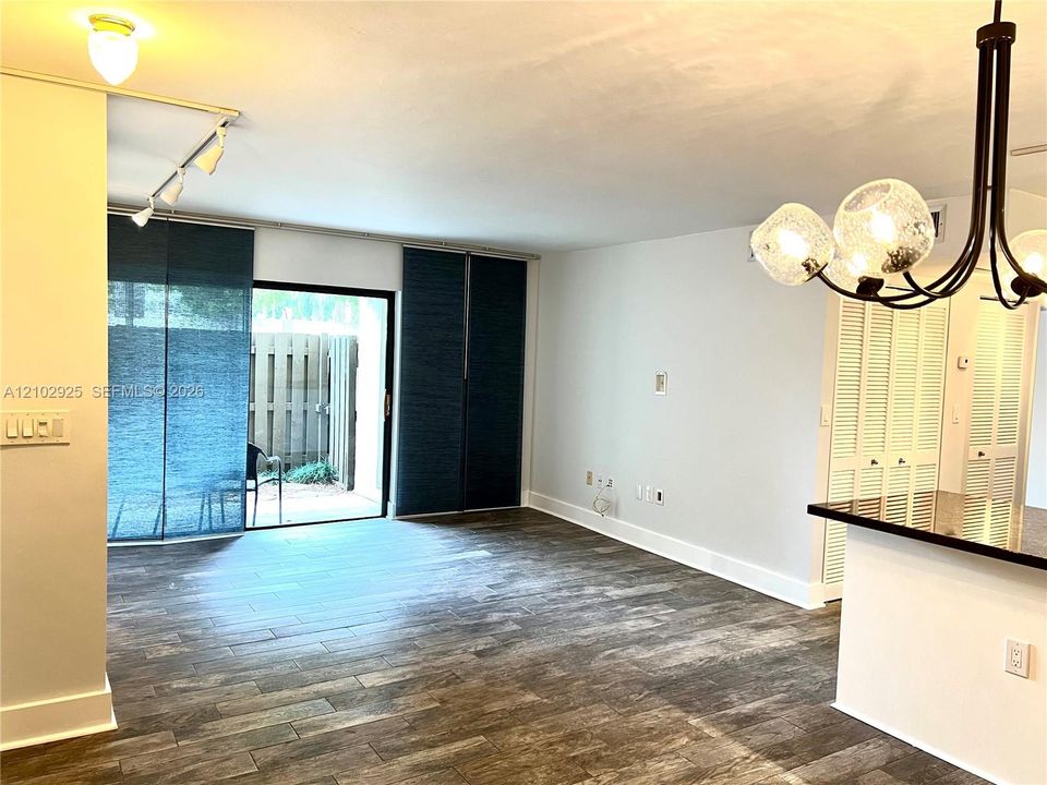 В аренду: $2,400 (2 спален, 2 ванн, 944 Квадратных фут)
