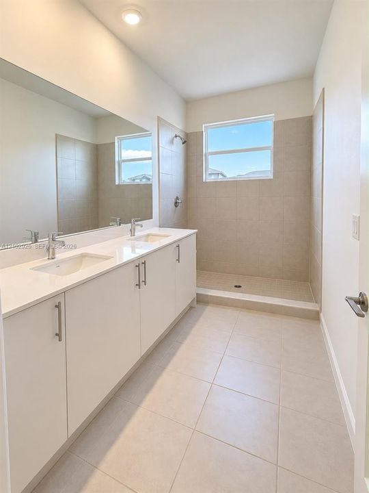 En Renta: $3,050 (3 camas, 2 baños, 1827 Pies cuadrados)