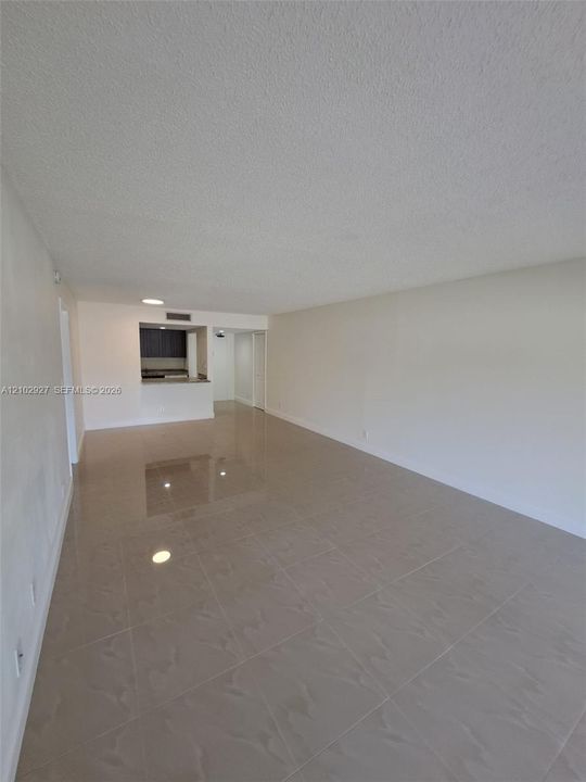 For Rent: $2,100 (1 beds, 1 baths, 812 Square Feet)