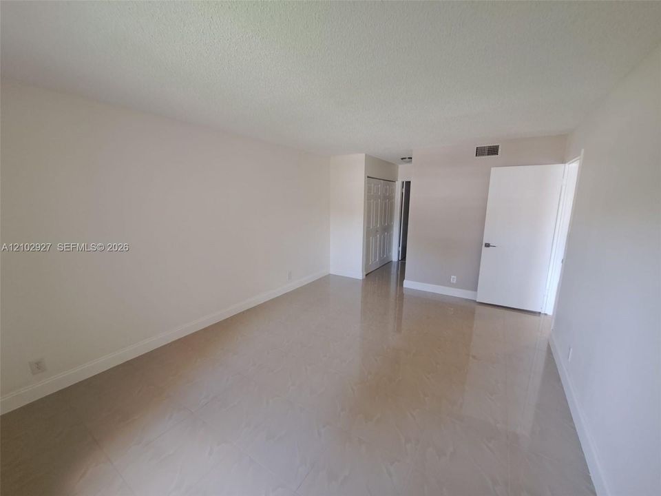 For Rent: $2,100 (1 beds, 1 baths, 812 Square Feet)