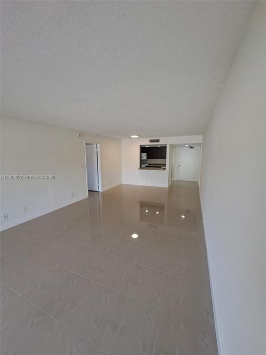 For Rent: $2,100 (1 beds, 1 baths, 812 Square Feet)