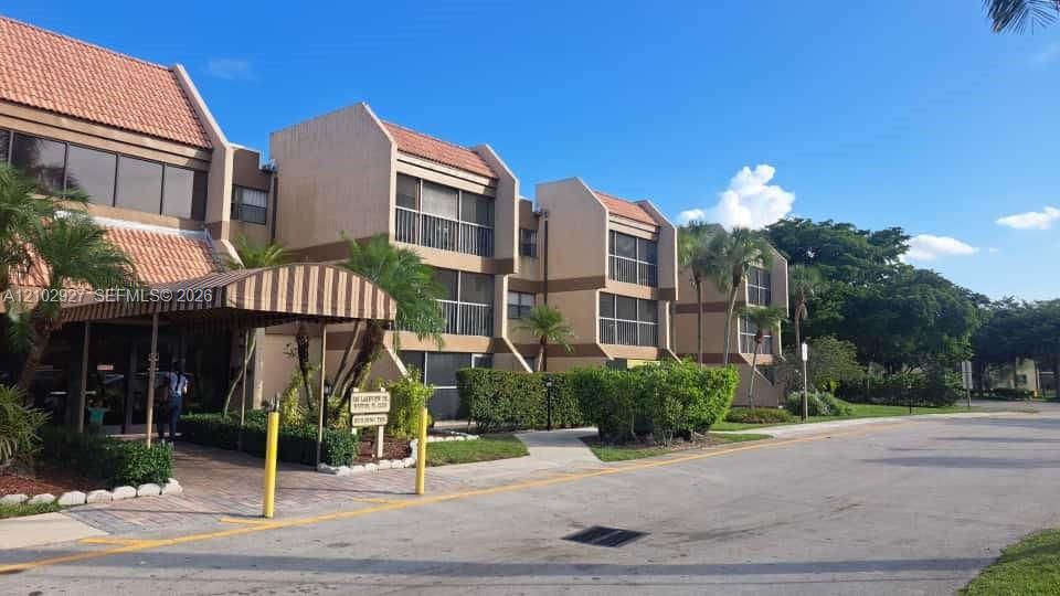 For Rent: $2,100 (1 beds, 1 baths, 812 Square Feet)