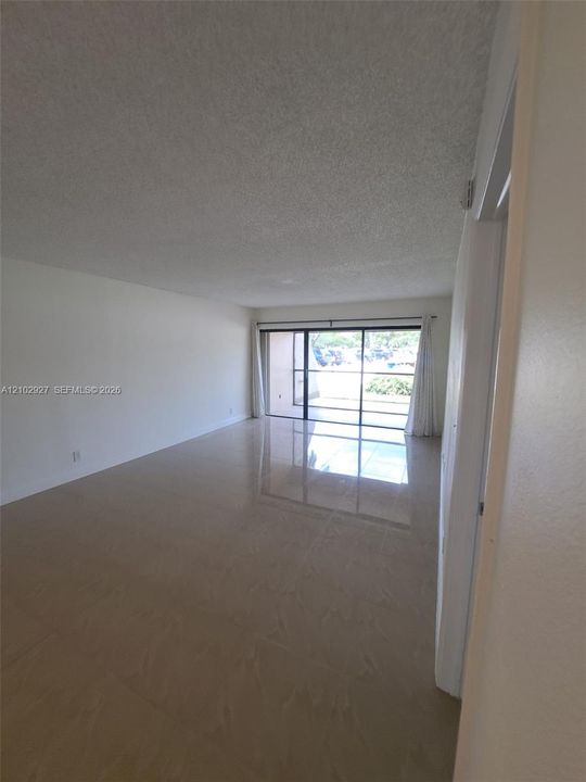 For Rent: $2,100 (1 beds, 1 baths, 812 Square Feet)