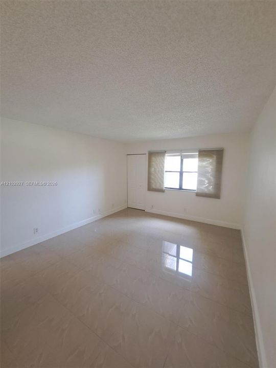 For Rent: $2,100 (1 beds, 1 baths, 812 Square Feet)