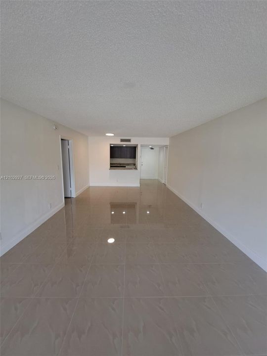 For Rent: $2,100 (1 beds, 1 baths, 812 Square Feet)