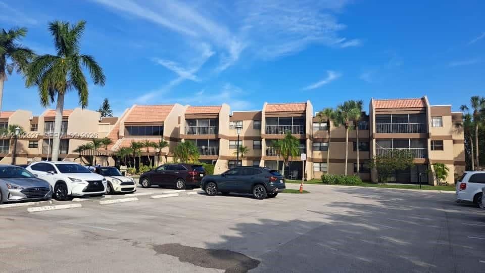 For Rent: $2,100 (1 beds, 1 baths, 812 Square Feet)