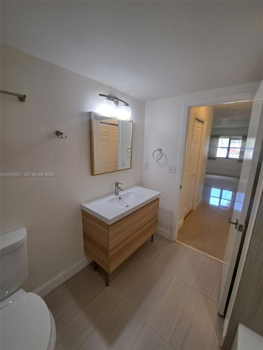 For Rent: $2,100 (1 beds, 1 baths, 812 Square Feet)