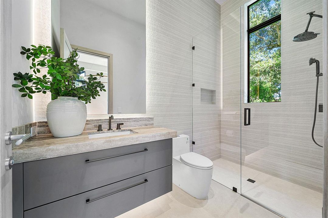 Guest Ensuite 3