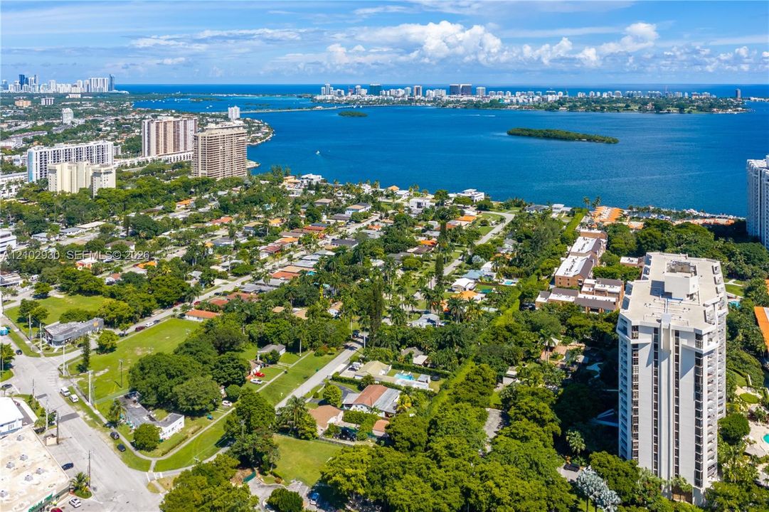 На продажу: $1,424,900 (4 спален, 4 ванн, 3711 Квадратных фут)