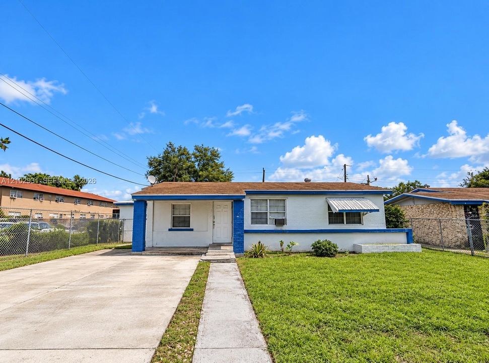 En Venta: $359,999 (4 camas, 2 baños, 1276 Pies cuadrados)